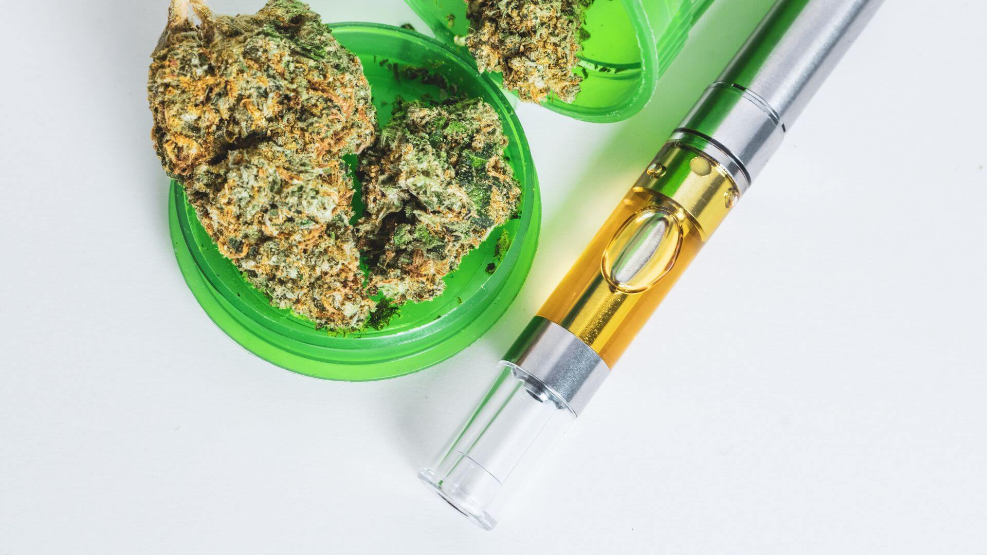 Disposable Vape Pen vs. Cartridges: Differences to Look Out For - Happi